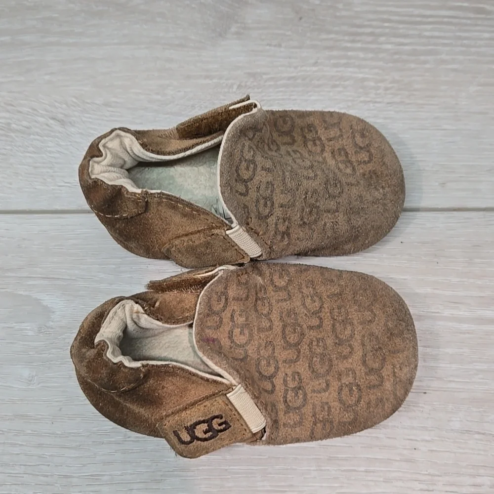 UGG Brown Kids Loafer Slip On Suede Shoes Flats Sz 4/5 Toddler